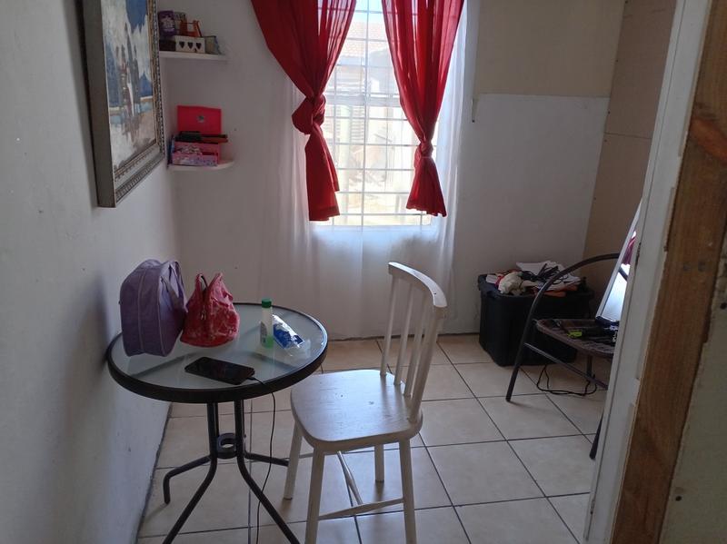 2 Bedroom Property for Sale in Pelikan Park Western Cape